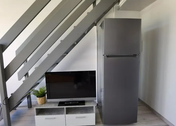 Climatisé 2 Pièces Avec Terrasse Et Parking - Classé 2 étoiles - Fr-1-326-690