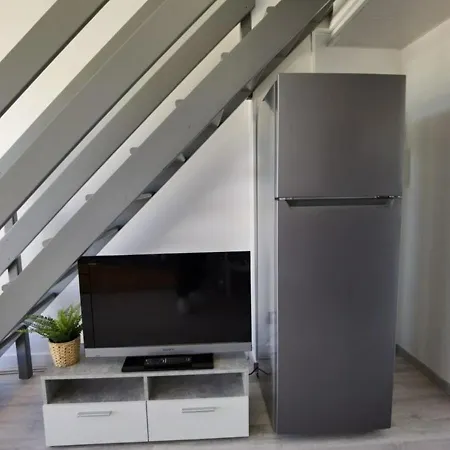 Climatise 2 Pieces Avec Terrasse Et Parking - Classe 2 Etoiles - Fr-1-326-690