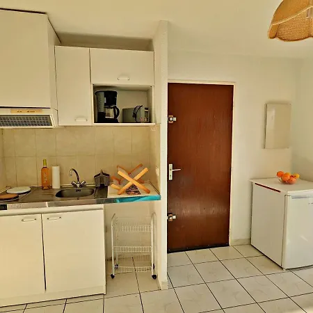 Apartment 2 Pieces Avec Piscine, Parking, Proche Commerces - - Fr-1-387-188 *