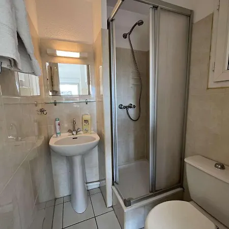 2 Pieces Avec Piscine, Parking, Proche Commerces - - Fr-1-387-188 * Marseillan (Herault)