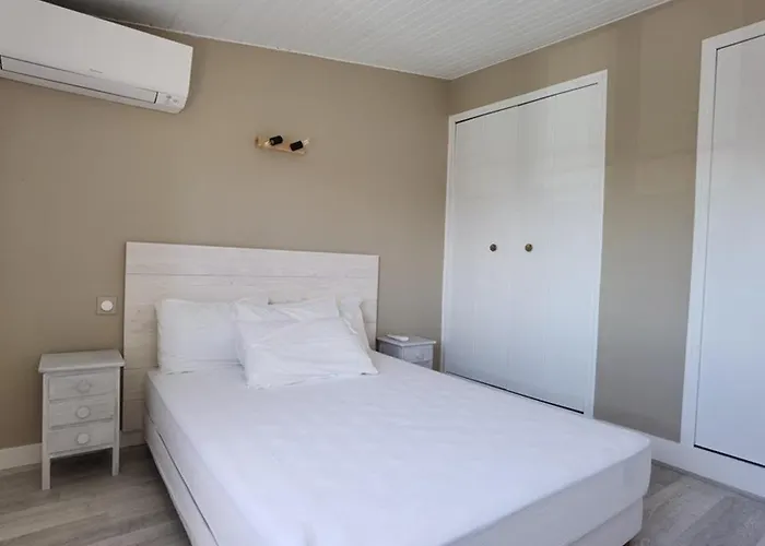 Climatise 2 Pieces Avec Terrasse Et Parking - Classe 2 Etoiles - Fr-1-326-690